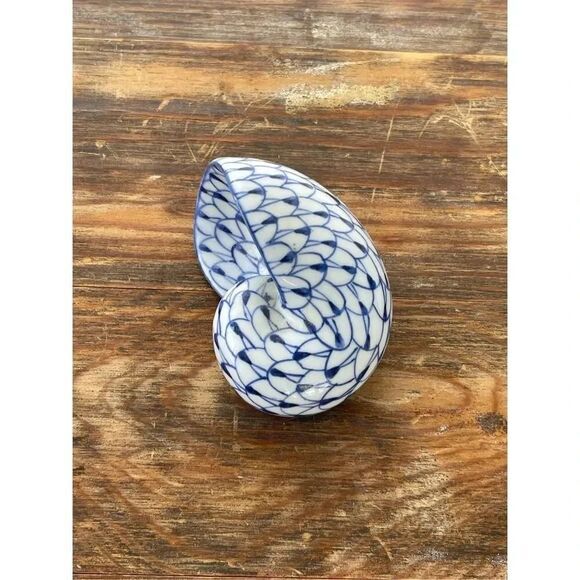 Vintage Antique Seashell Nautilus Shell Figurine Decor White Blue OS - Picture 4 of 7